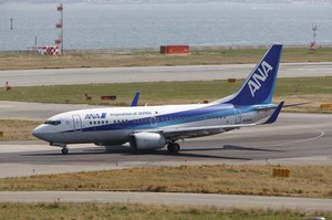 ja04an(Boeing 737-781).jpg