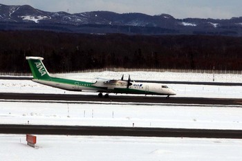 ja857a(Bombardier DHC-8-402Q Dash 8).jpg